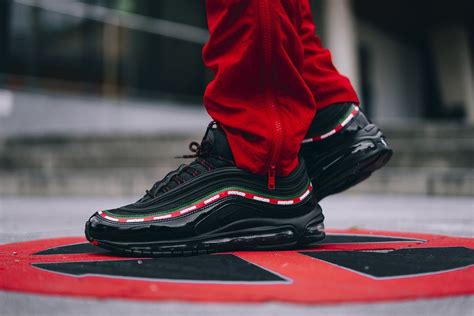 nike 97 undefeated gucci.